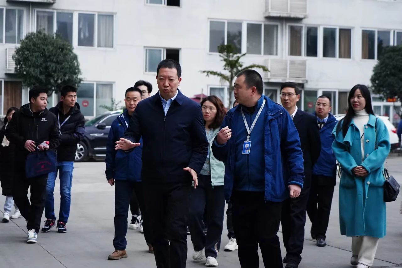 四川省司法厅领导调研蓝海，并召开中小企业权益保障座谈会(图1)