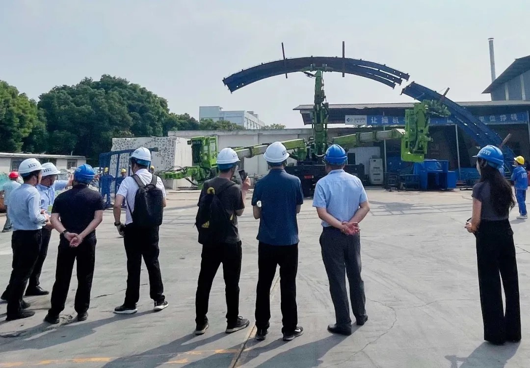 中铁十一局五公司物资设备部长陈林一行莅临蓝海智能考察交流(图3)